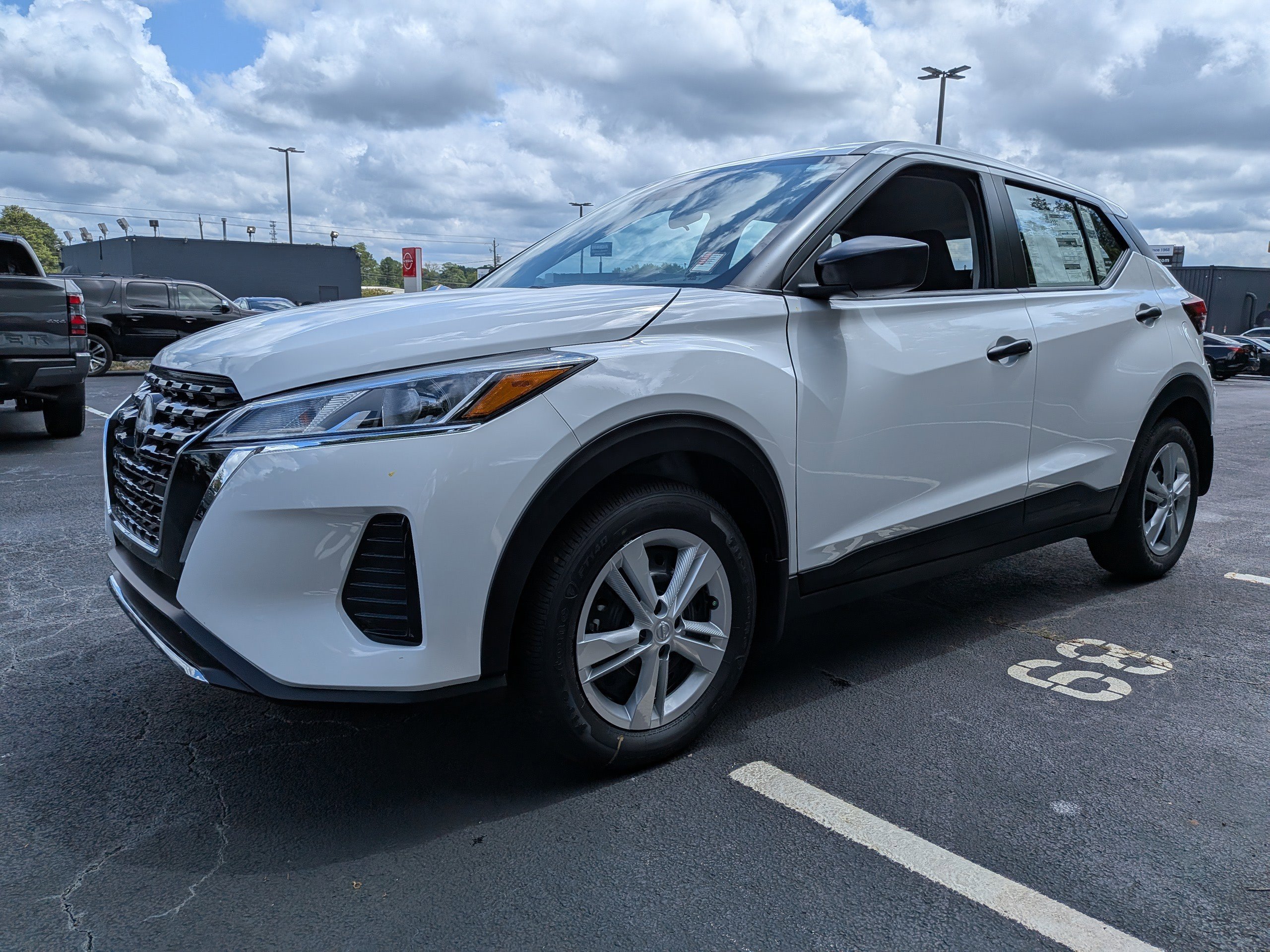 2025 Nissan Kicks Play S photo 4