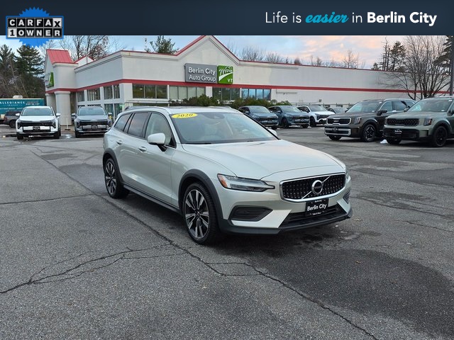 2020 Volvo V60 Cross Country Base's photo