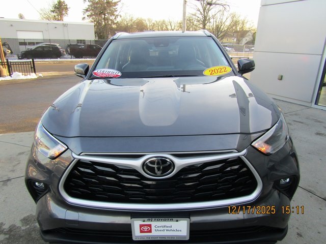 Image of Pre-Owned 2022 Toyota Highlander XLE 4D Sport Utility AWD