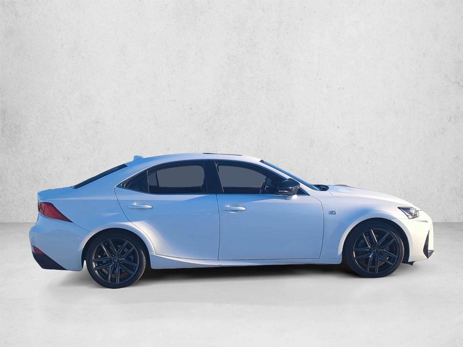 2019 Lexus IS 300 F SPORT photo 4