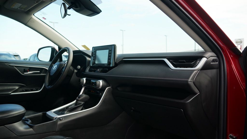 2022 Toyota RAV4 XLE photo 17