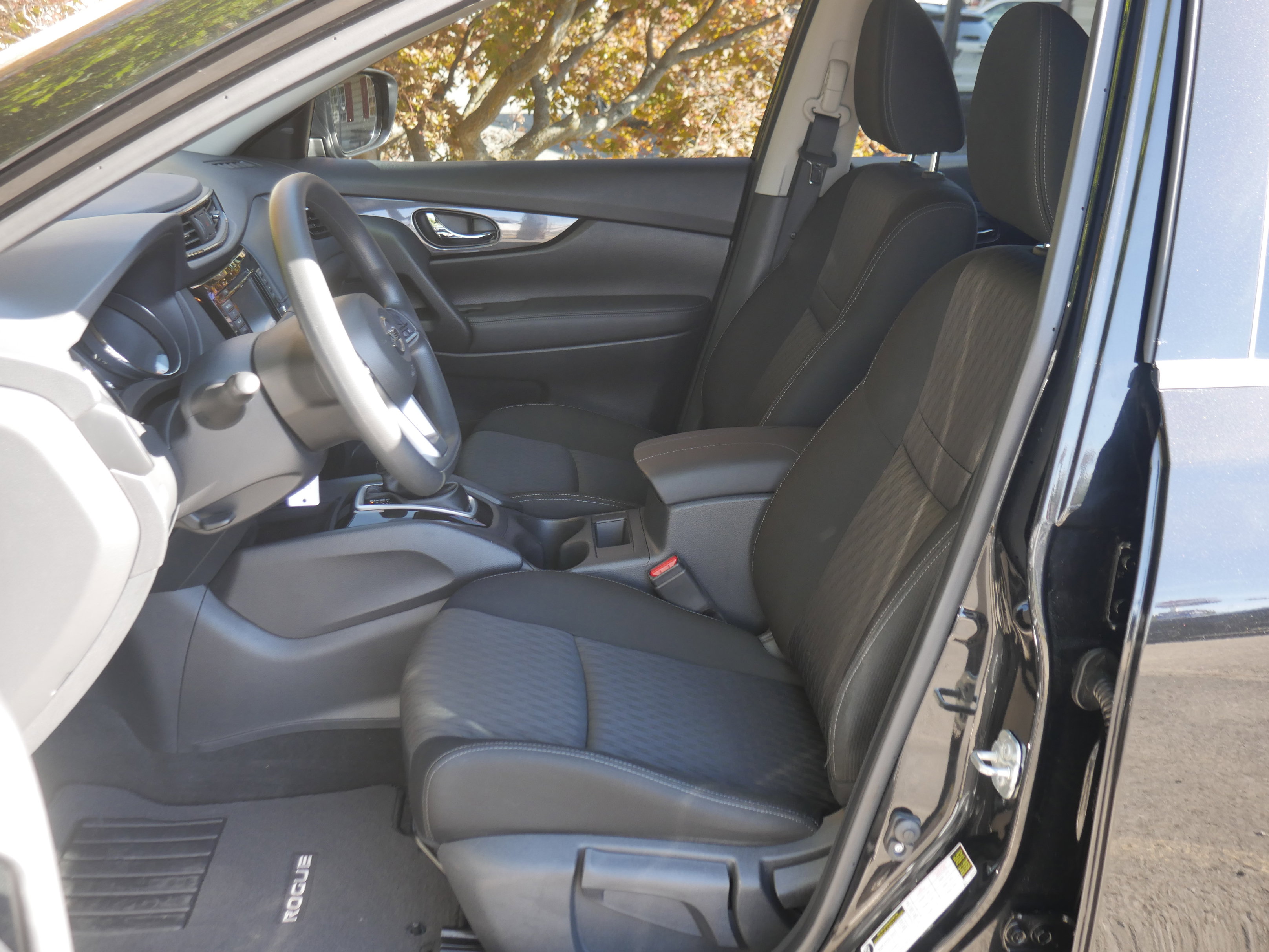 2018 Nissan Rogue S photo 2