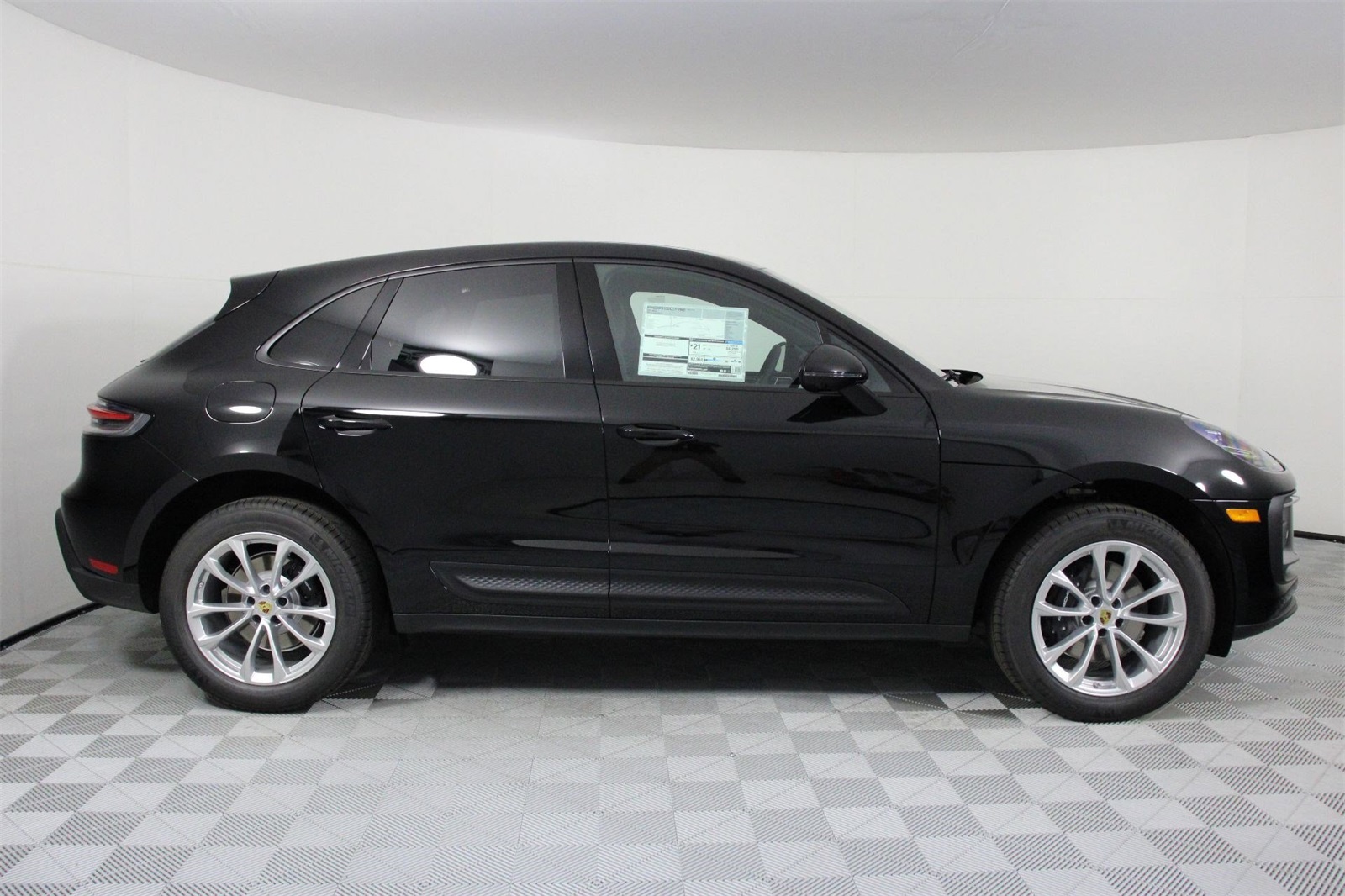 2026 Porsche Macan T photo 3
