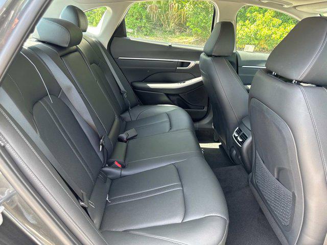 2025 Hyundai Sonata Hybrid Limited photo 18