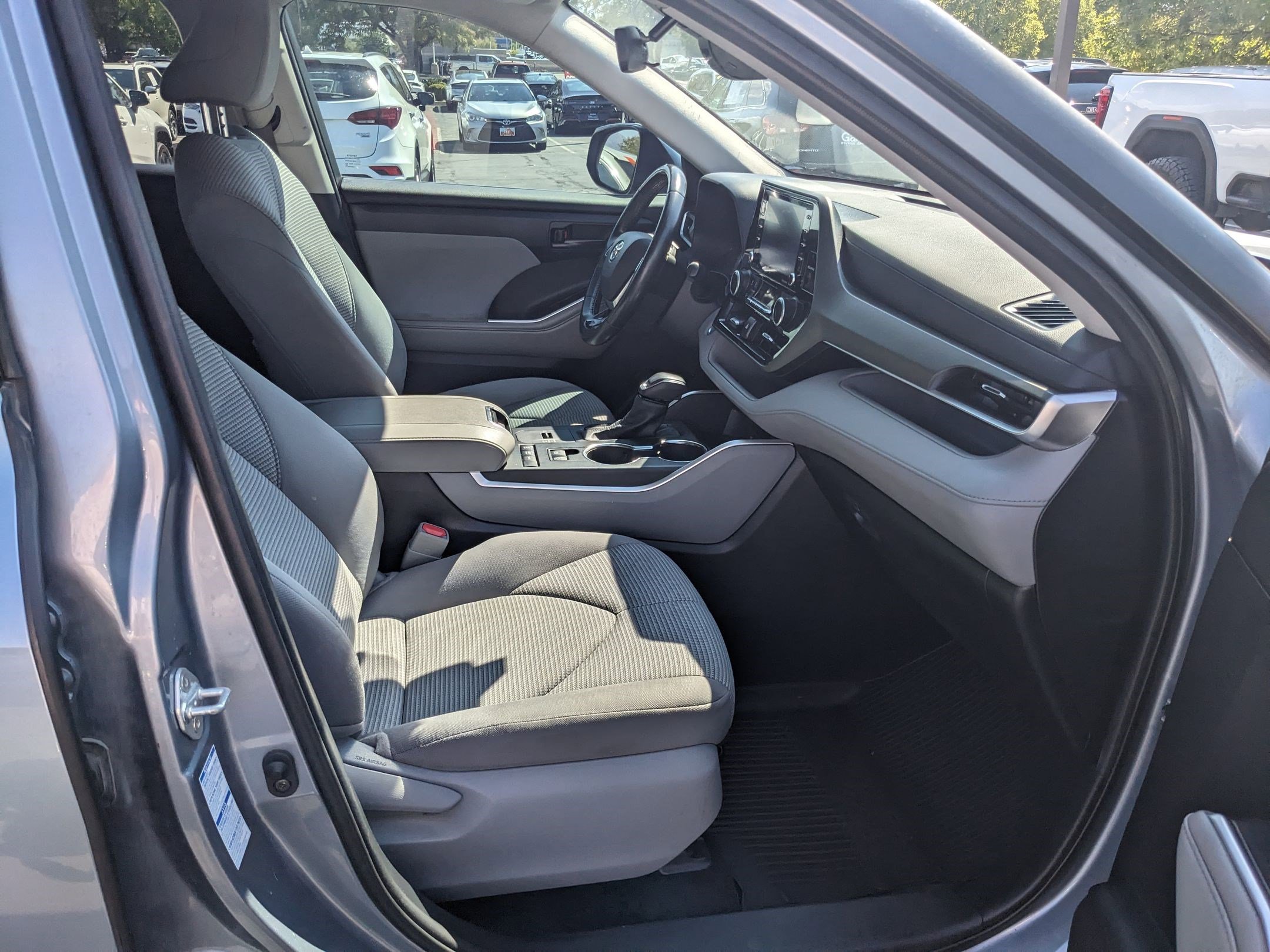 2021 Toyota Highlander Hybrid LE photo 28