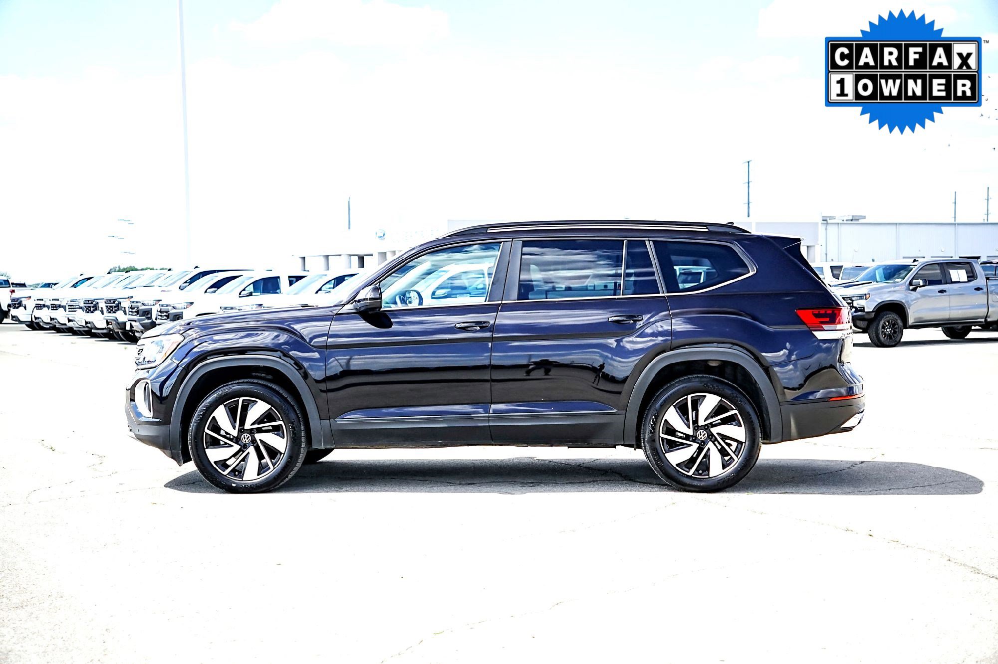 2025 Volkswagen Atlas SE Technology photo 3