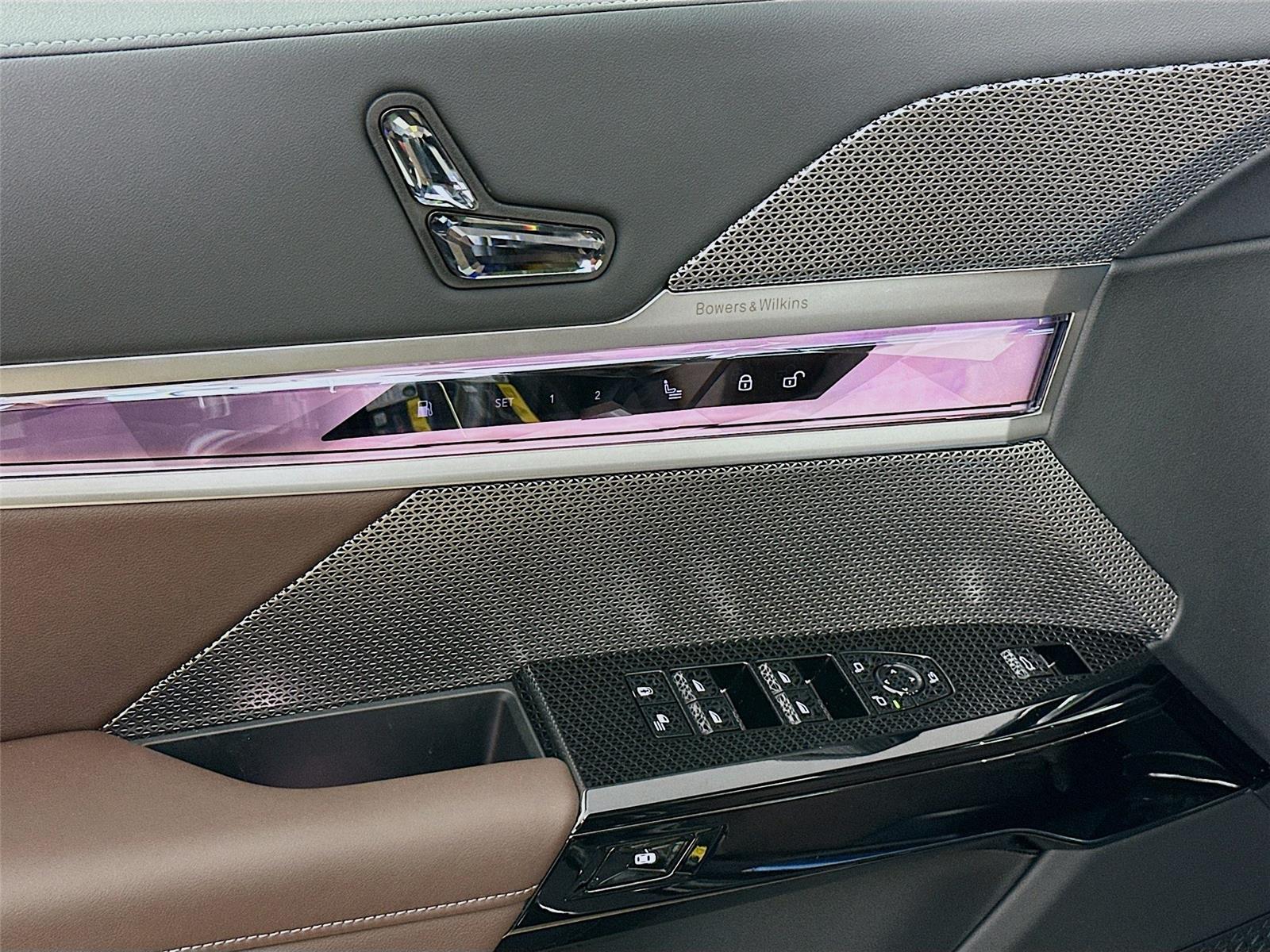 2026 Bmw 750e photo 16