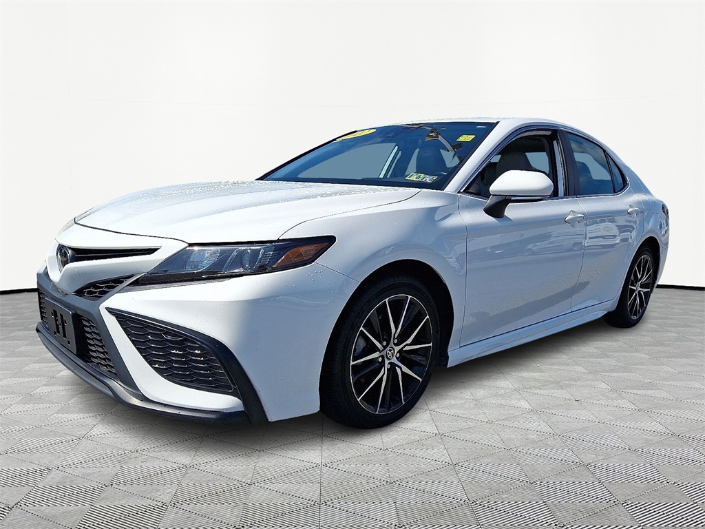 2022 Toyota Camry SE photo 3