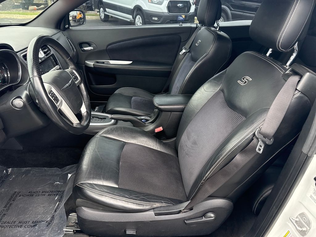 2012 Chrysler 200 S photo 15