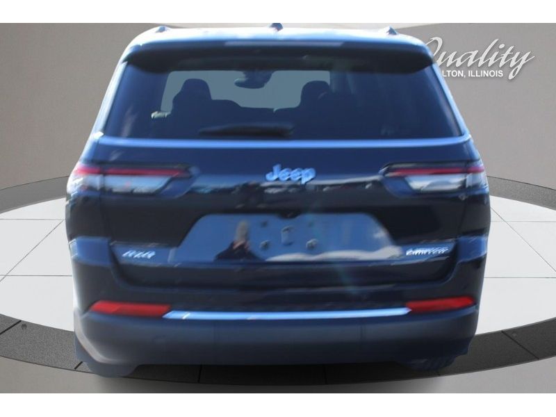 2024 Jeep Grand Cherokee Limited photo 3