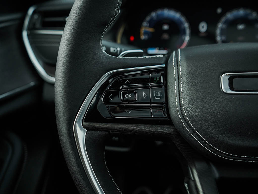 2025 Jeep Grand Cherokee Overland photo 17