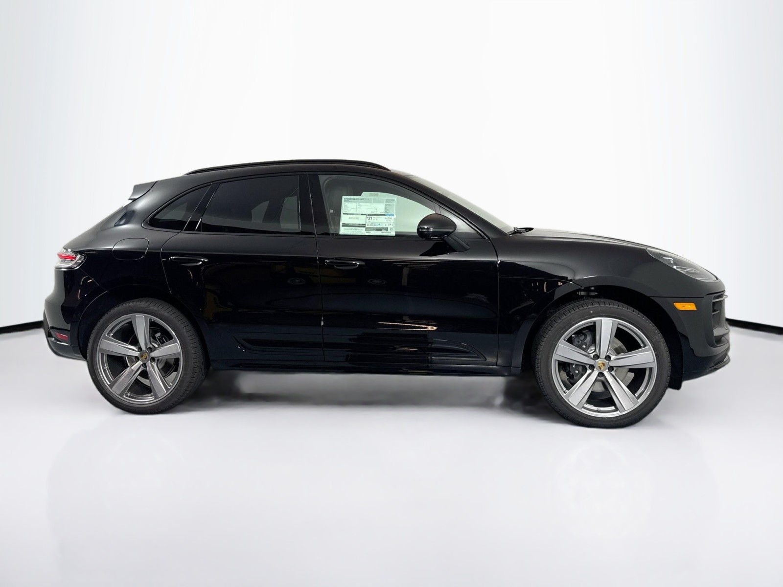 2025 Porsche Macan T photo 7