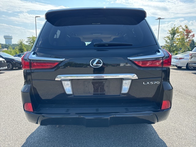 2016 Lexus LX 570 photo 2