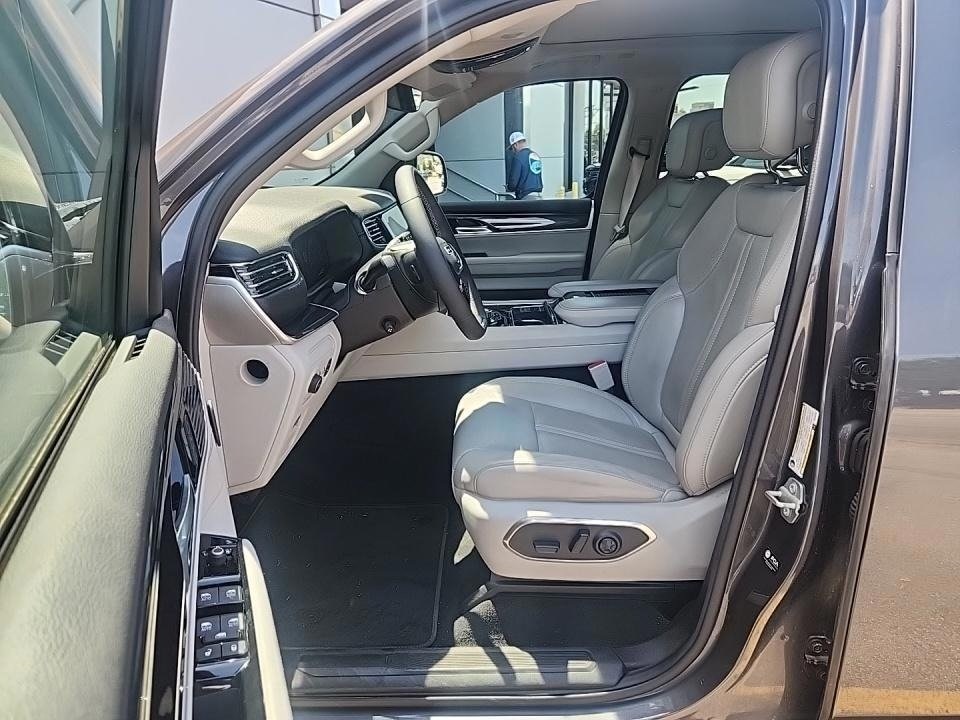 Image 7 of Pre-Owned 2022 Jeep Wagoneer Series I 4WD 4D Sport Utility