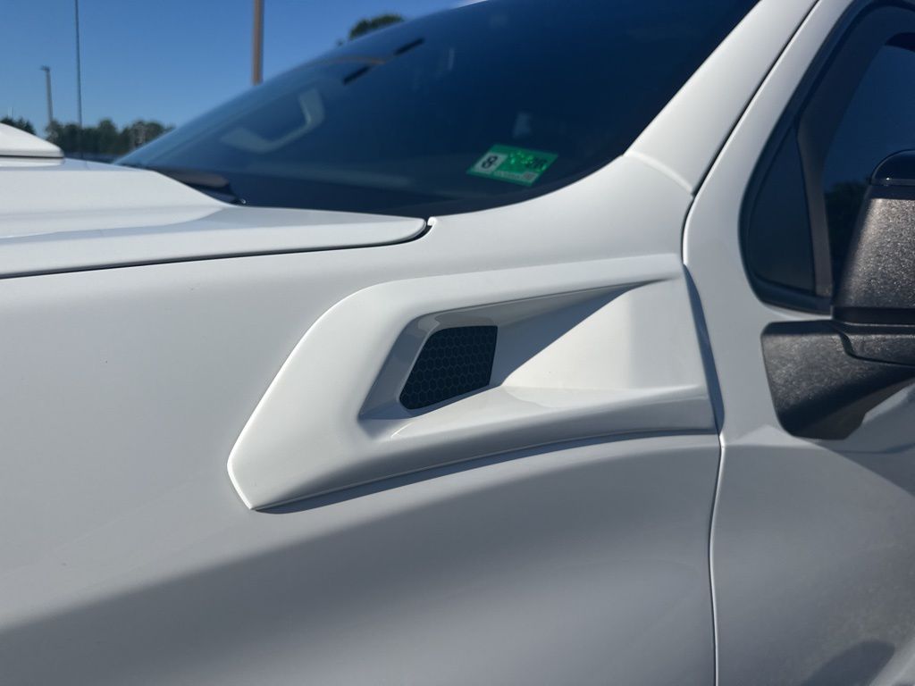 2023 Chevrolet Silverado 1500 RST photo 2