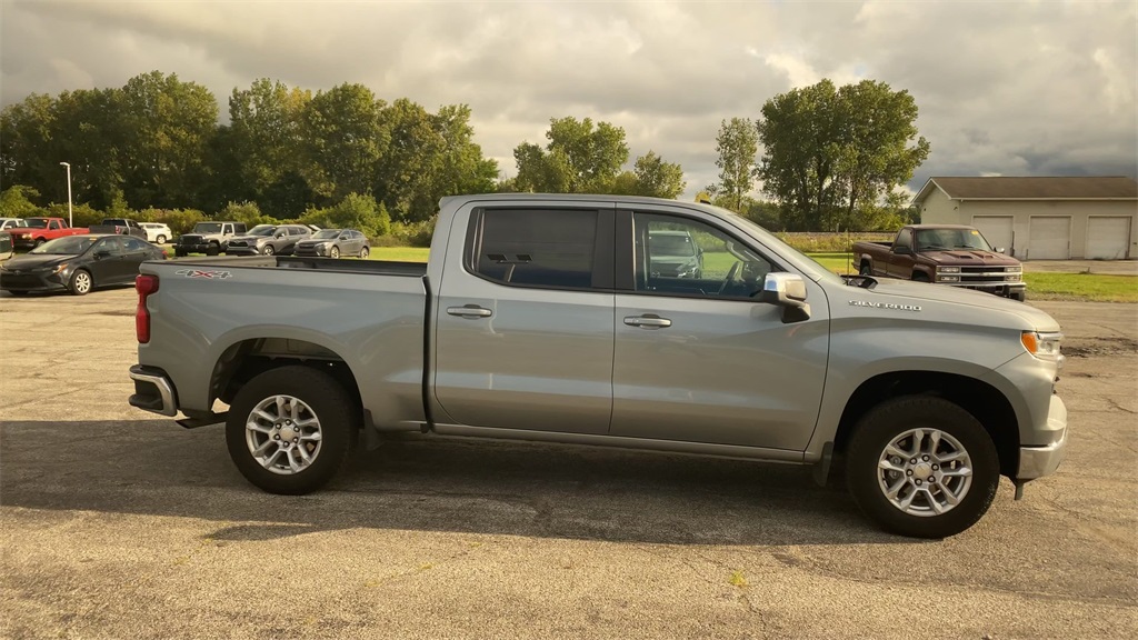 2023 Chevrolet Silverado 1500 LT photo 9