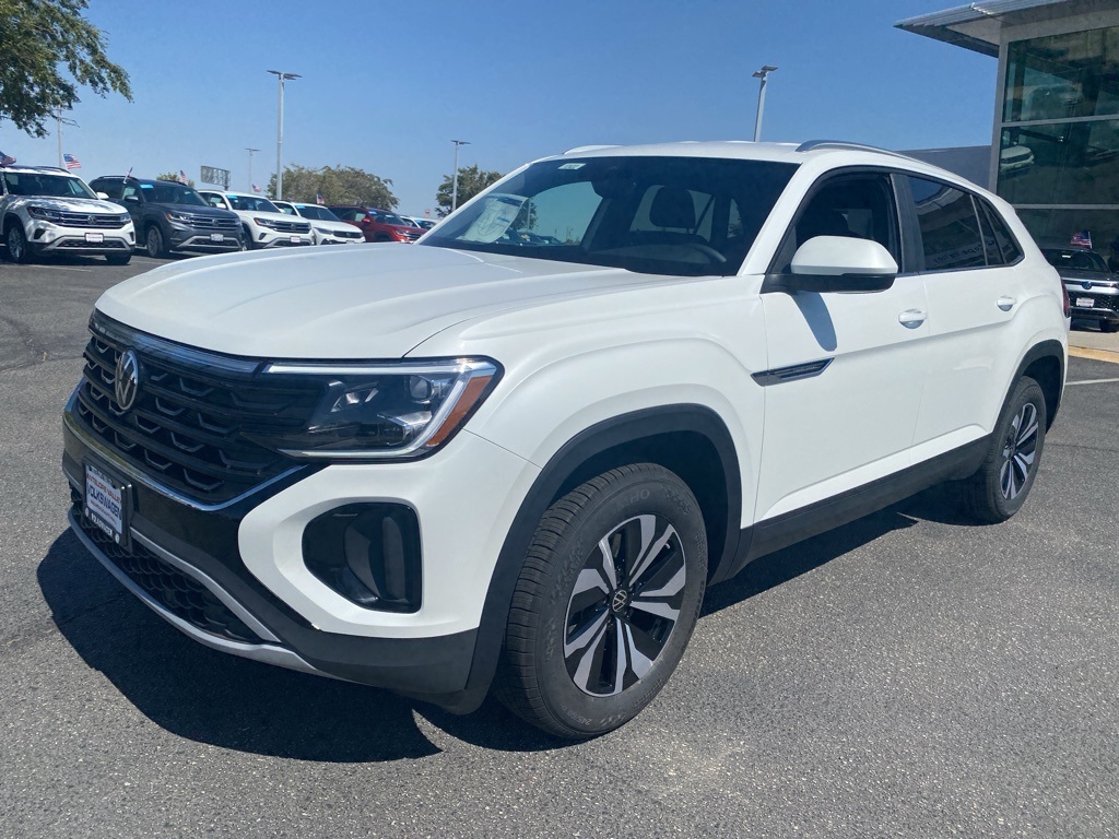 2026 Volkswagen Atlas Cross Sport SE photo 3