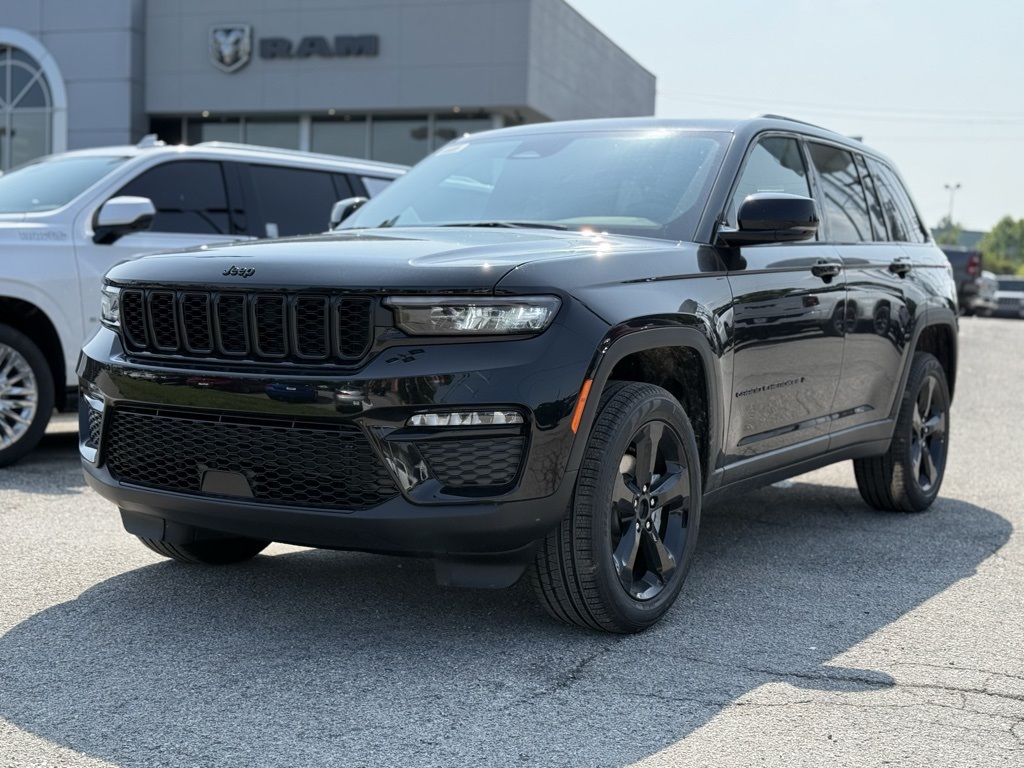 2025 Jeep Grand Cherokee Limited photo 2