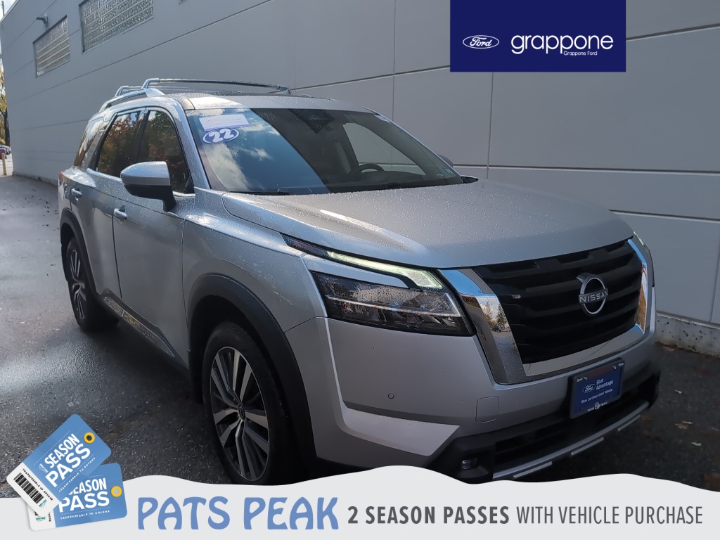 2022 Nissan Pathfinder Platinum's photo