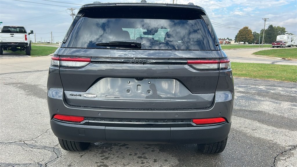 2025 Jeep Grand Cherokee Limited photo 4