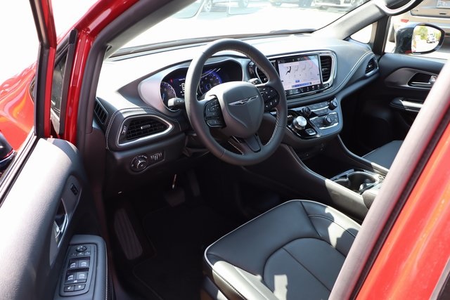 2026 Chrysler Pacifica Limited S Appearance photo 11