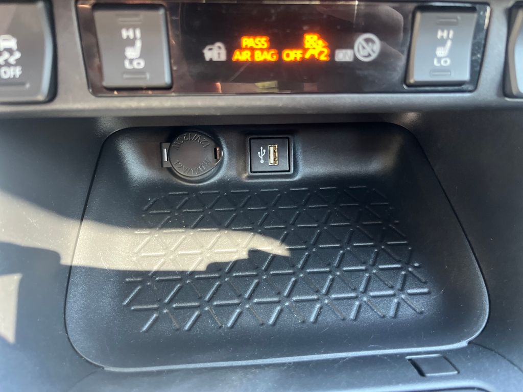 2024 Toyota RAV4 XLE photo 14
