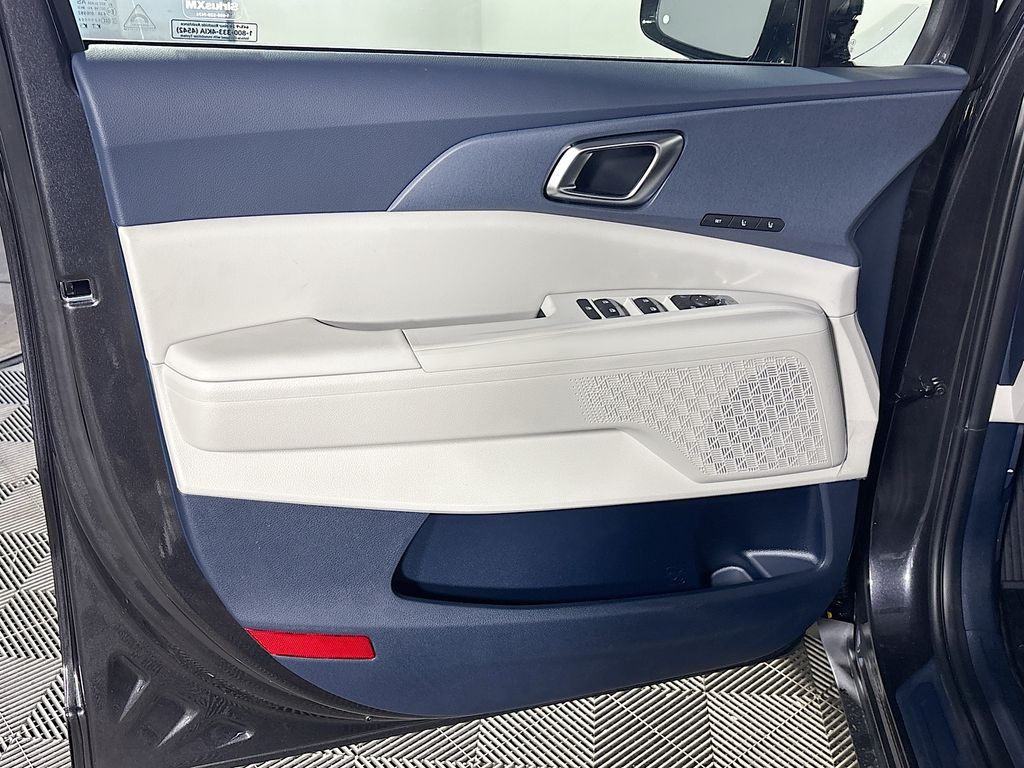 2026 Kia Carnival SX photo 10