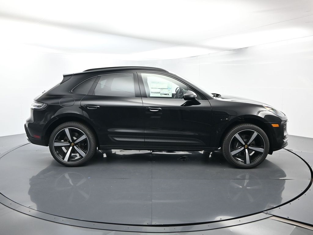 2026 Porsche Macan T photo 13