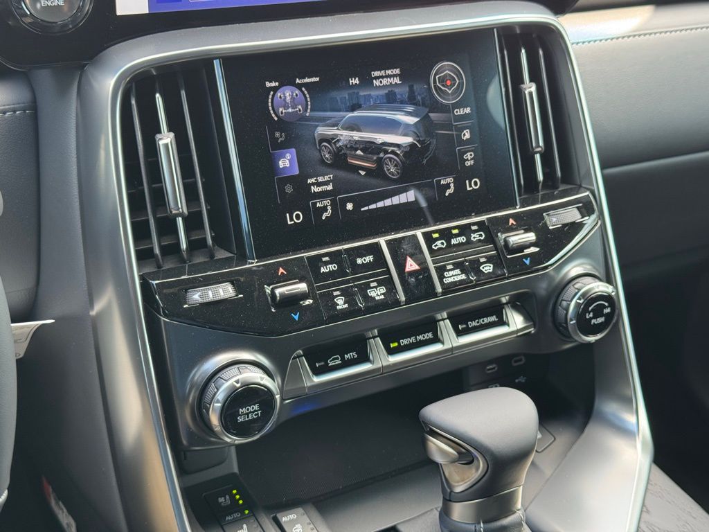 2025 Lexus LX 600 Luxury photo 30