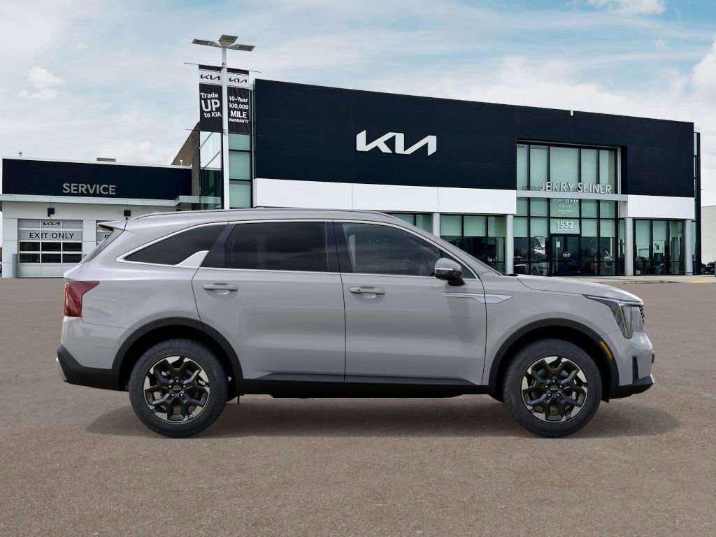 2025 Kia Sorento S photo 3