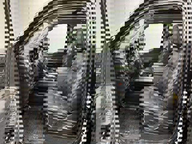 2023 Ford F-250 Lariat photo 3