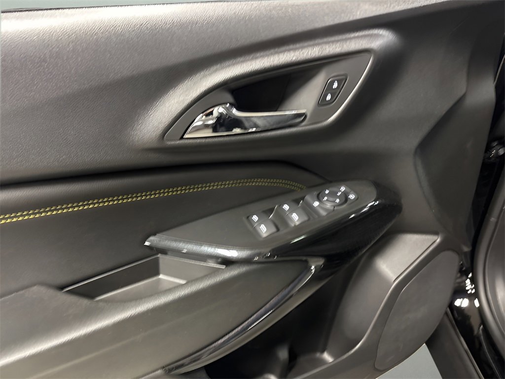 2025 Chevrolet Trax LT photo 22