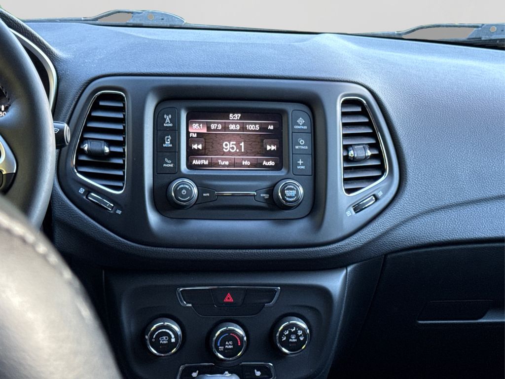 2018 Jeep Compass Latitude photo 16