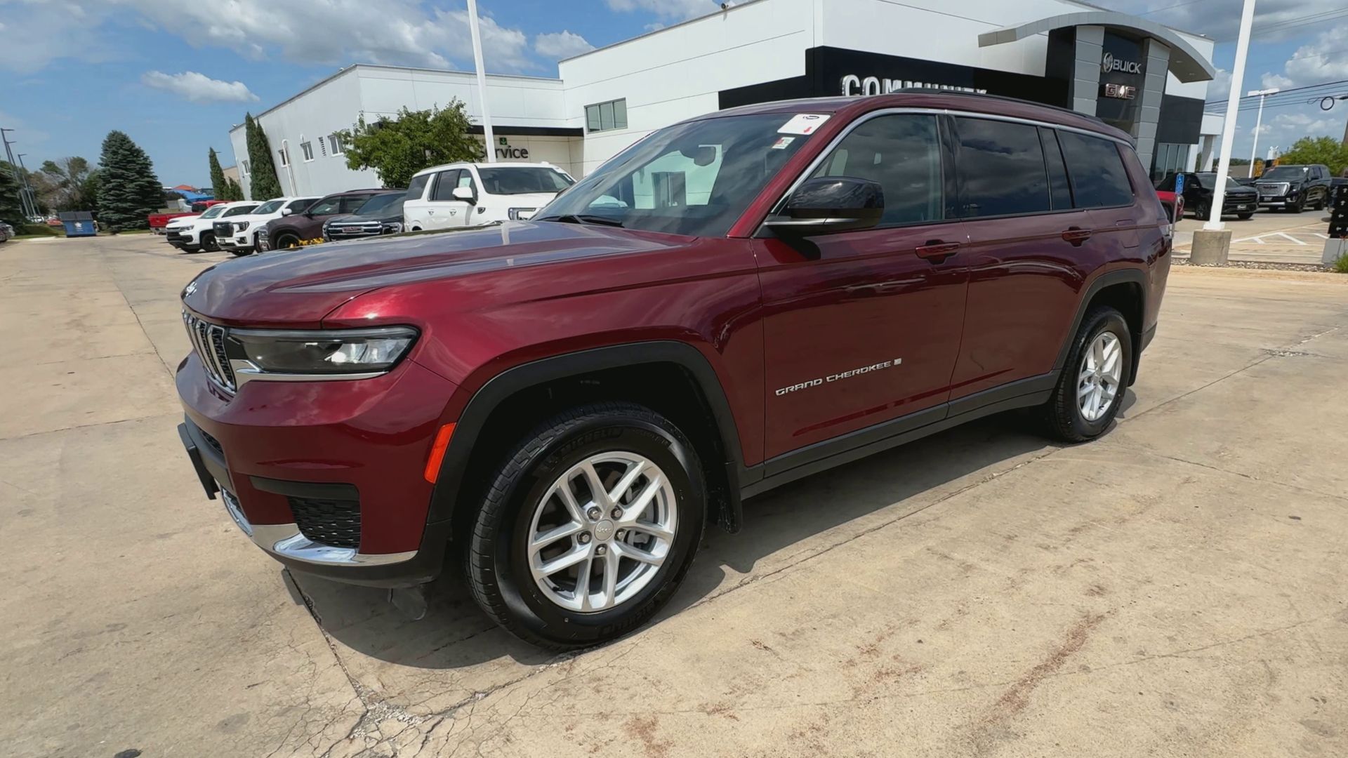 2024 Jeep Grand Cherokee Laredo photo 3