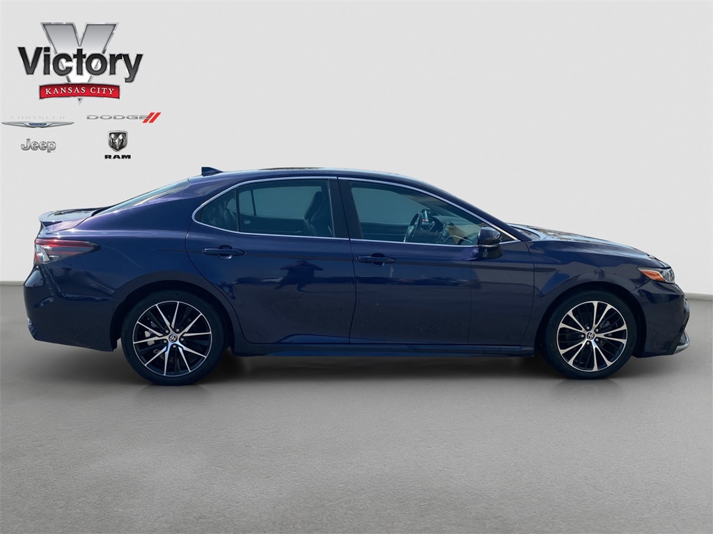 2022 Toyota Camry SE photo 8