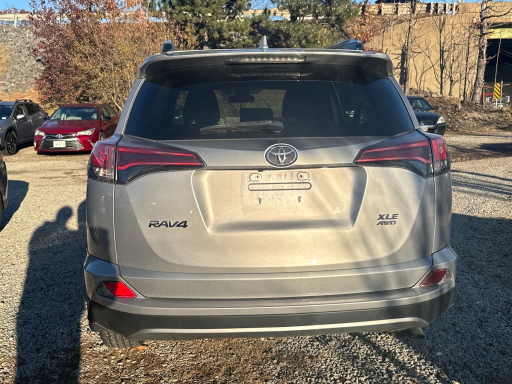 2018 Toyota RAV4 Adventure XLE photo 3