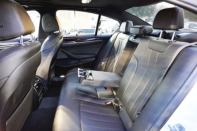 Used 2023 White BMW 530e iPerformance image 16