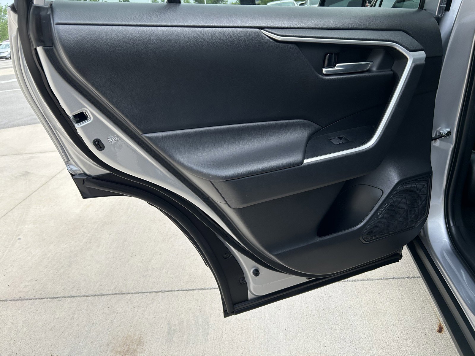 2022 Toyota RAV4 XLE Premium photo 13