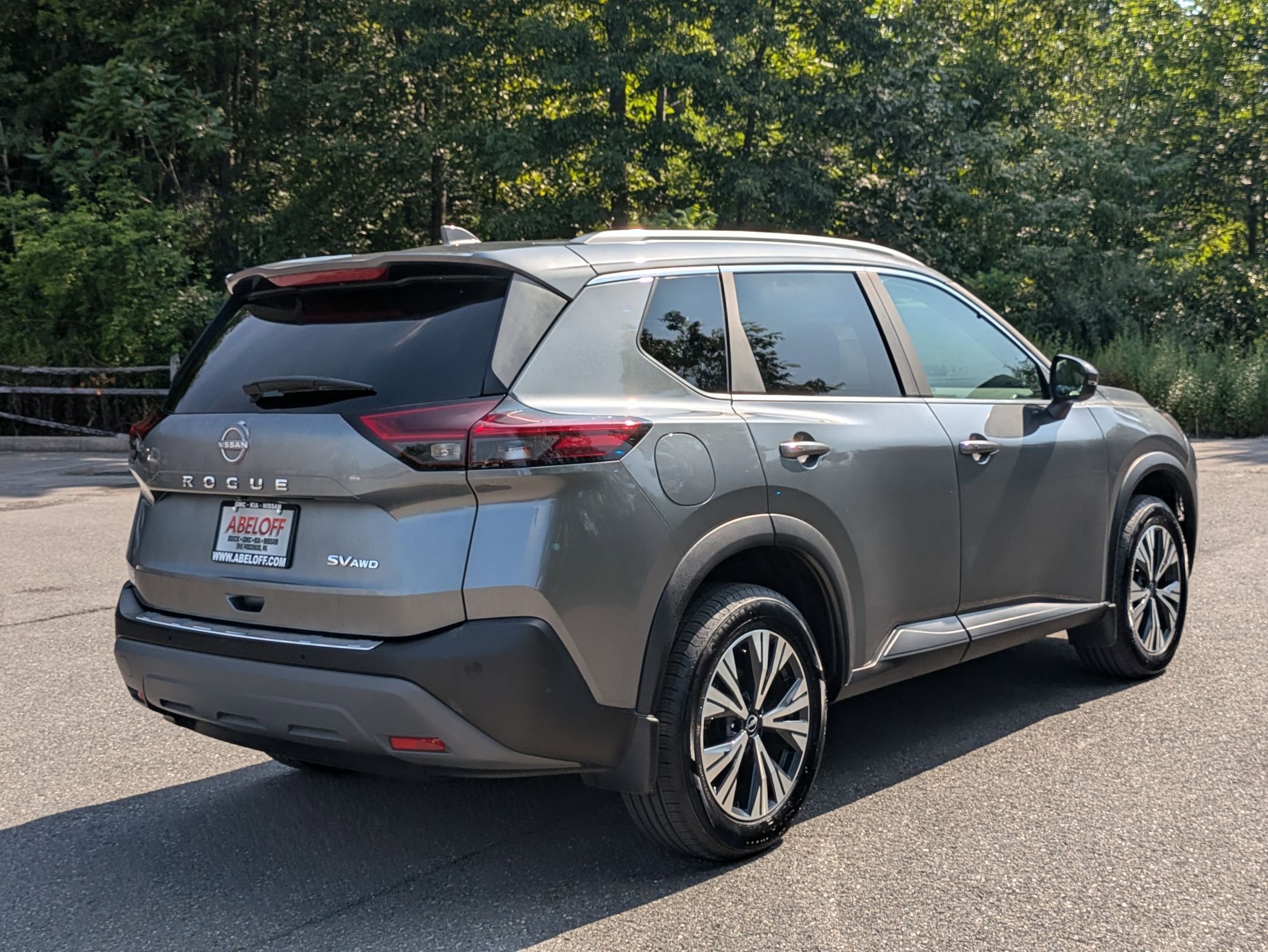 2022 Nissan Rogue SV photo 4