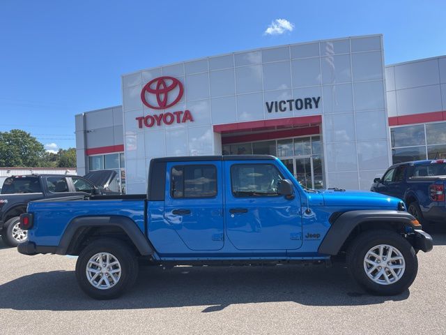 2023 Jeep Gladiator Sport photo 3