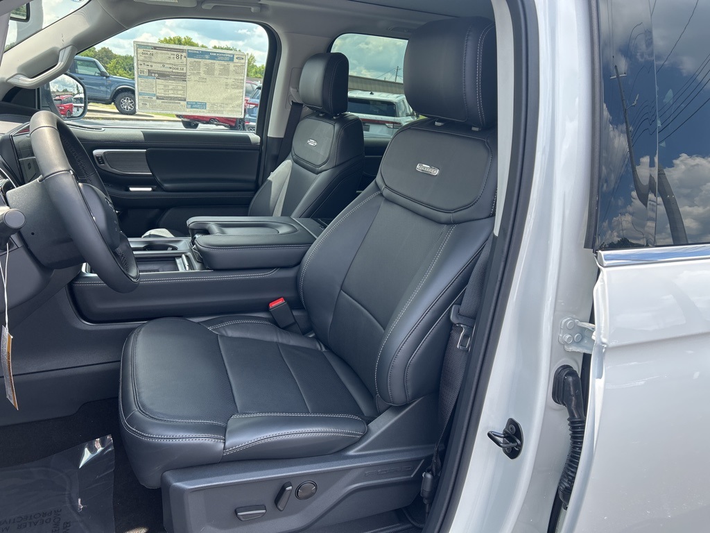 2025 Ford Expedition Platinum MAX photo 12