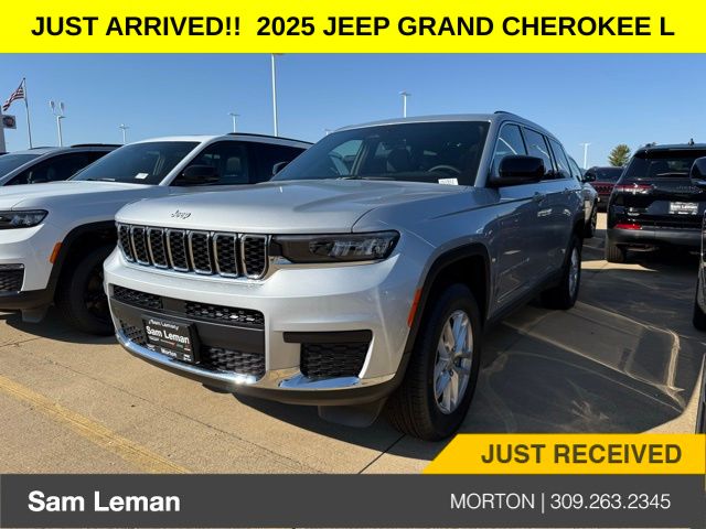 2025 Jeep Grand Cherokee Laredo X photo 3