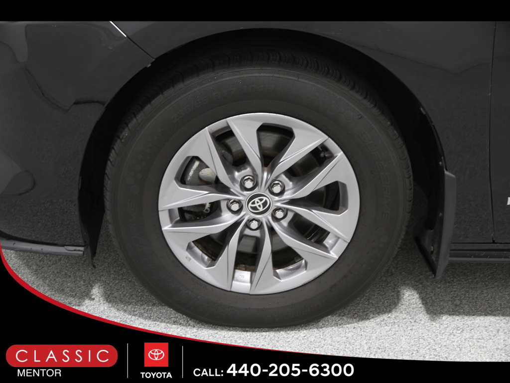 2021 Toyota Sienna LE photo 17