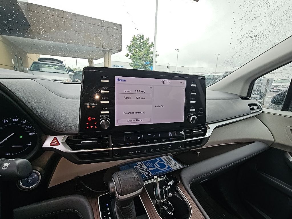 2021 Toyota Sienna XLE photo 10