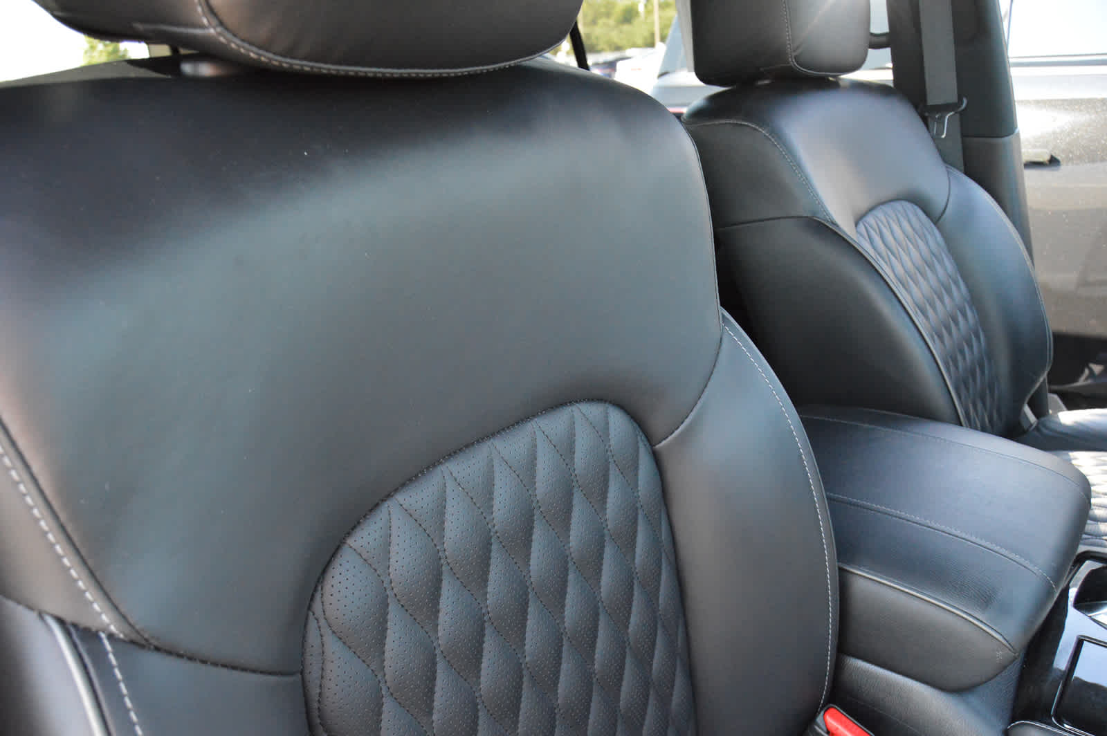 2023 Infiniti QX80 Sensory photo 8