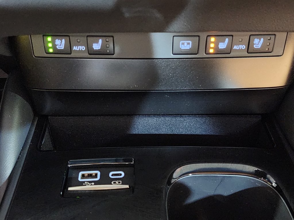 2024 Lexus ES 300h Premium photo 19