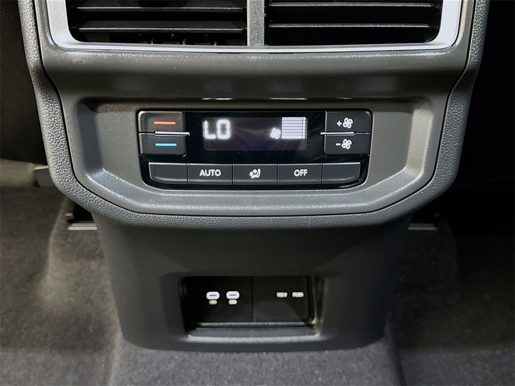 2024 Volkswagen Atlas Peak Edition SEL photo 17