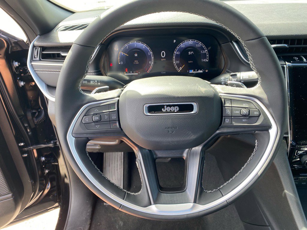 2025 Jeep Grand Cherokee Laredo photo 6