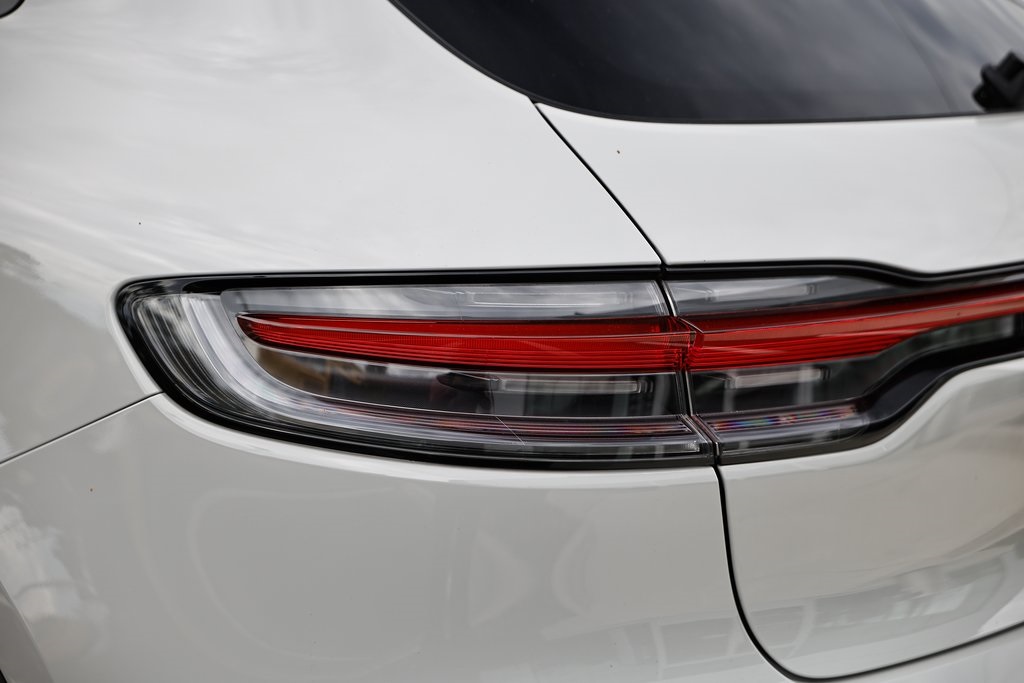 2025 Porsche Macan T photo 14