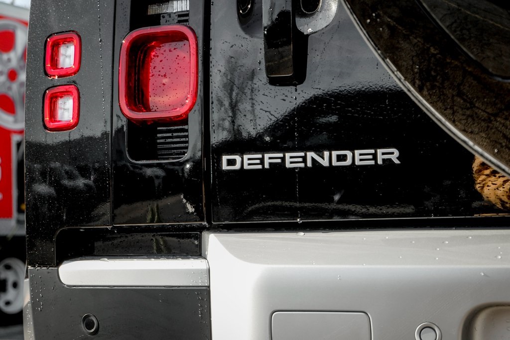 2025 Land Rover Defender 110 S photo 6
